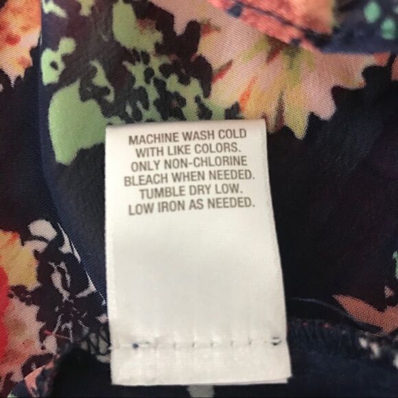 CB Established 1962 Navy Floral Semi Sheer blouse - Picture 10 of 10